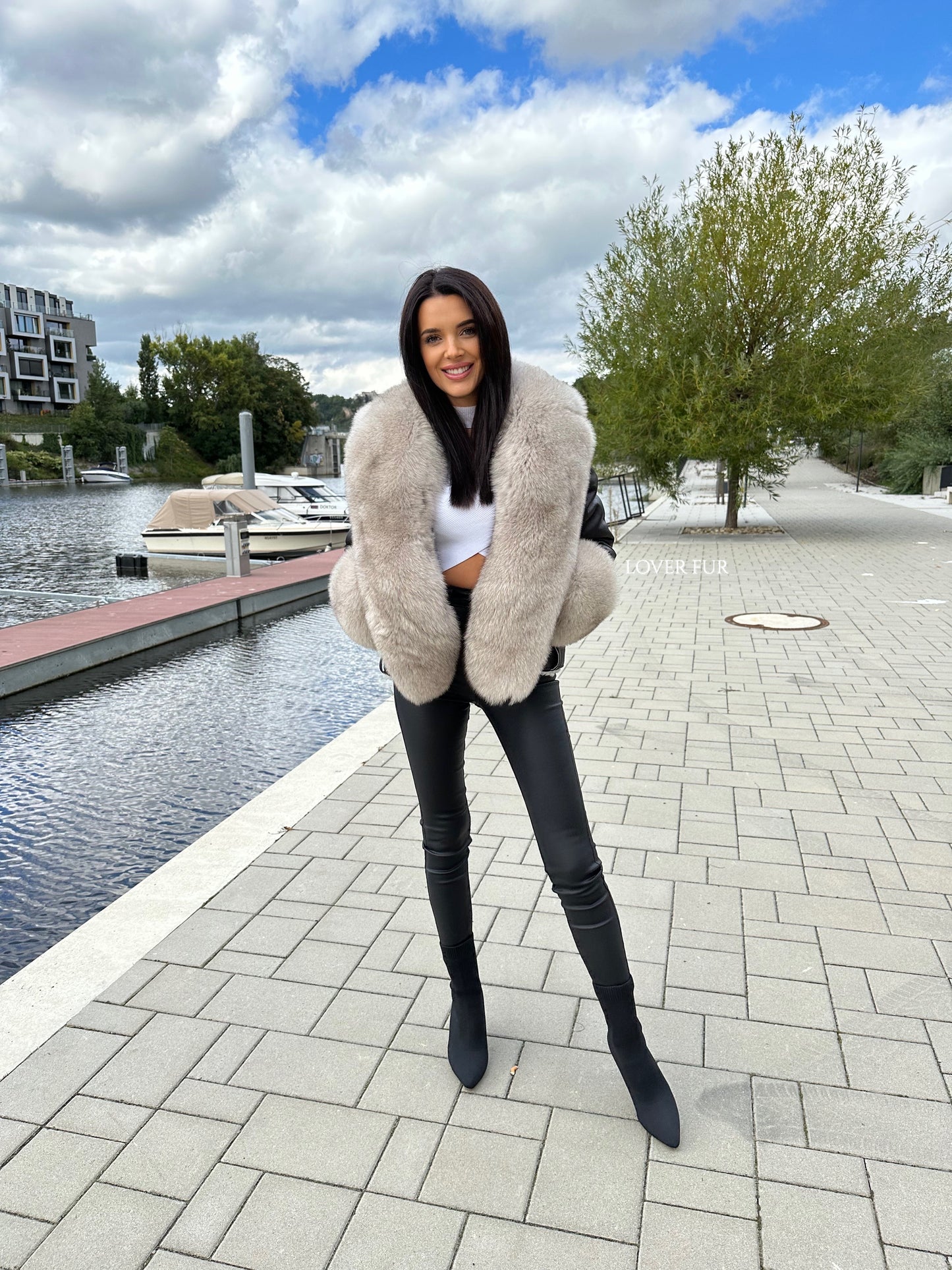 LEATHER JACKET WITH FOX FUR