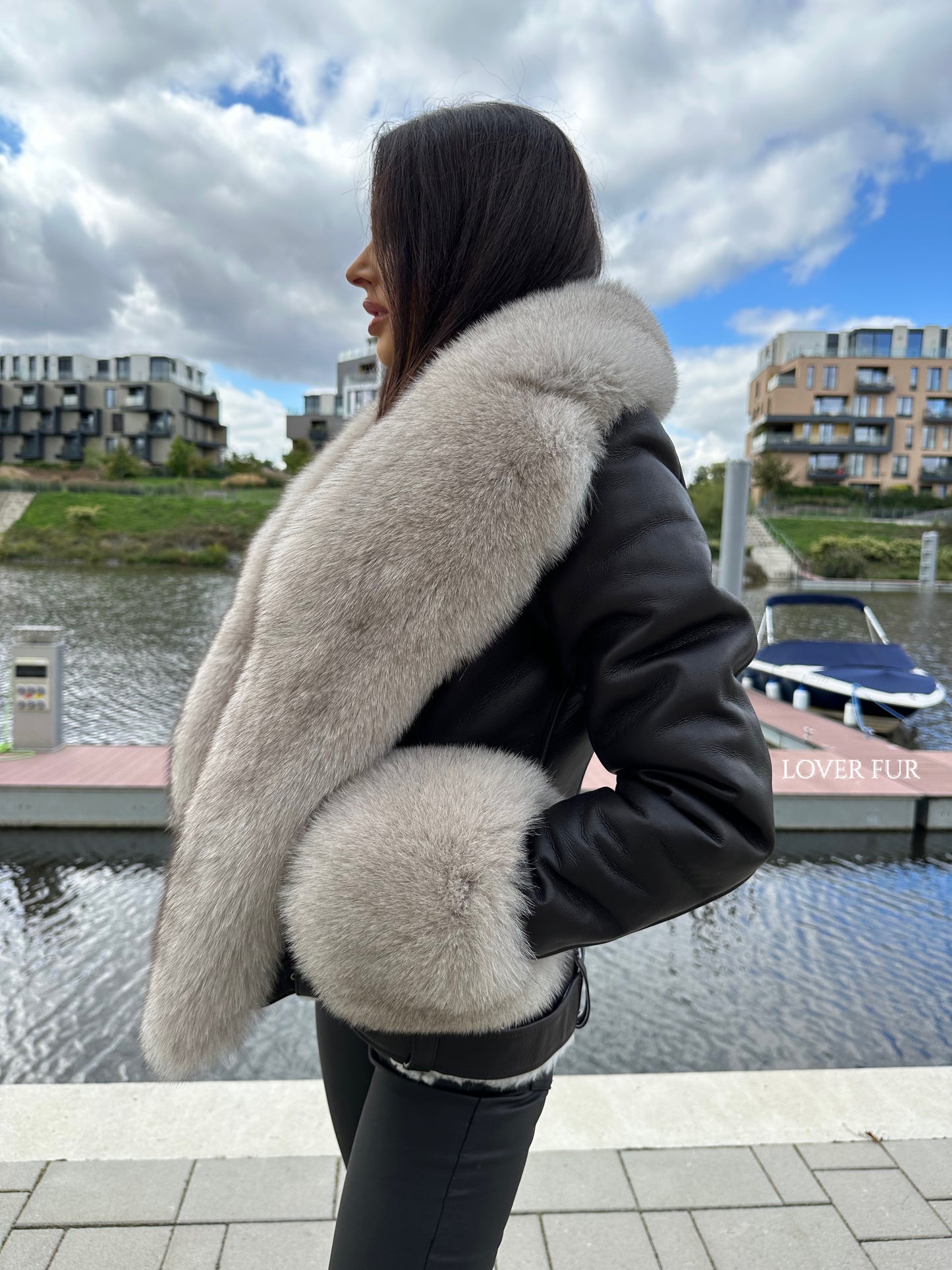 LEATHER JACKET WITH FOX FUR