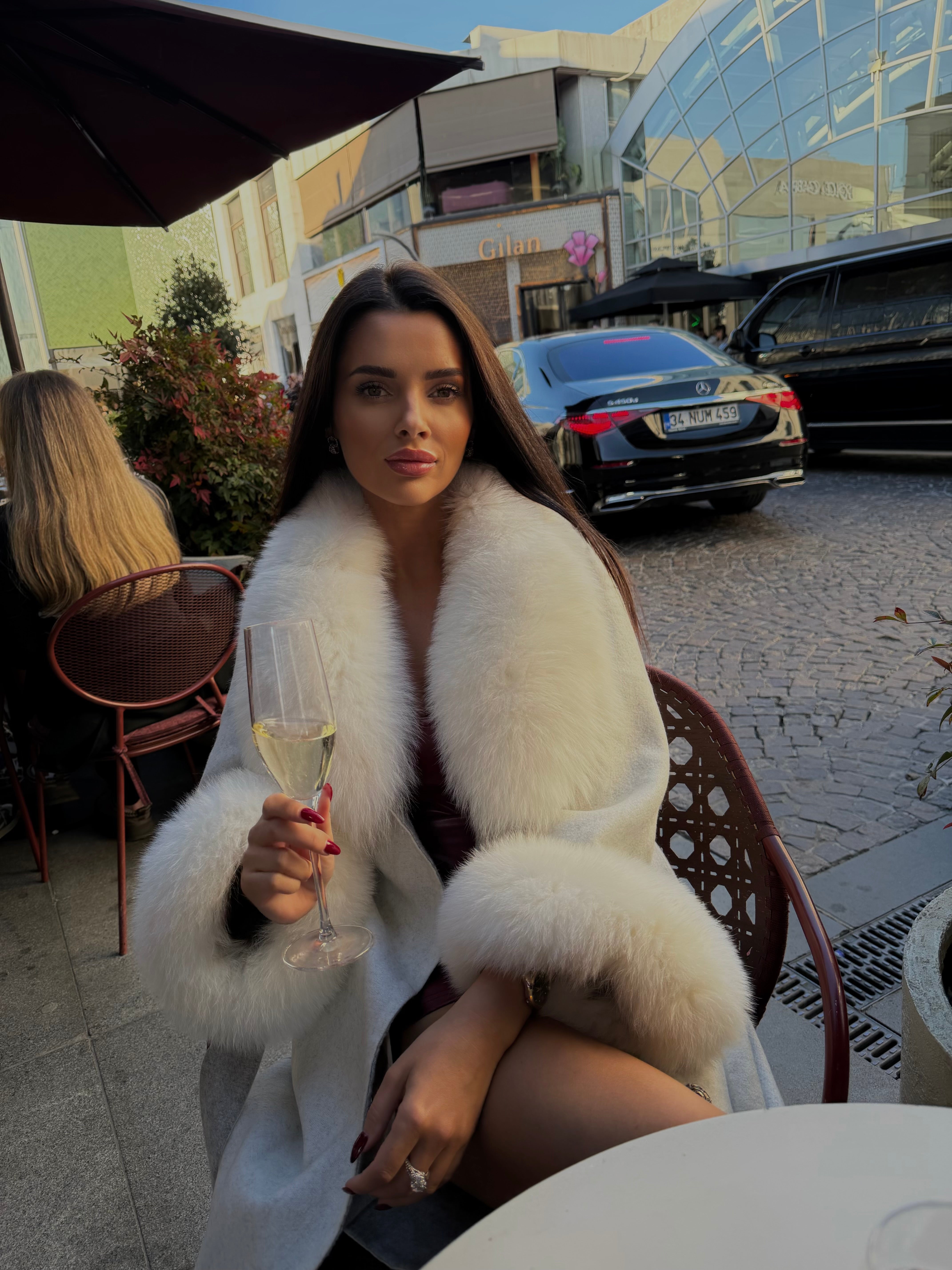 WHITE COAT WITH FOX FUR