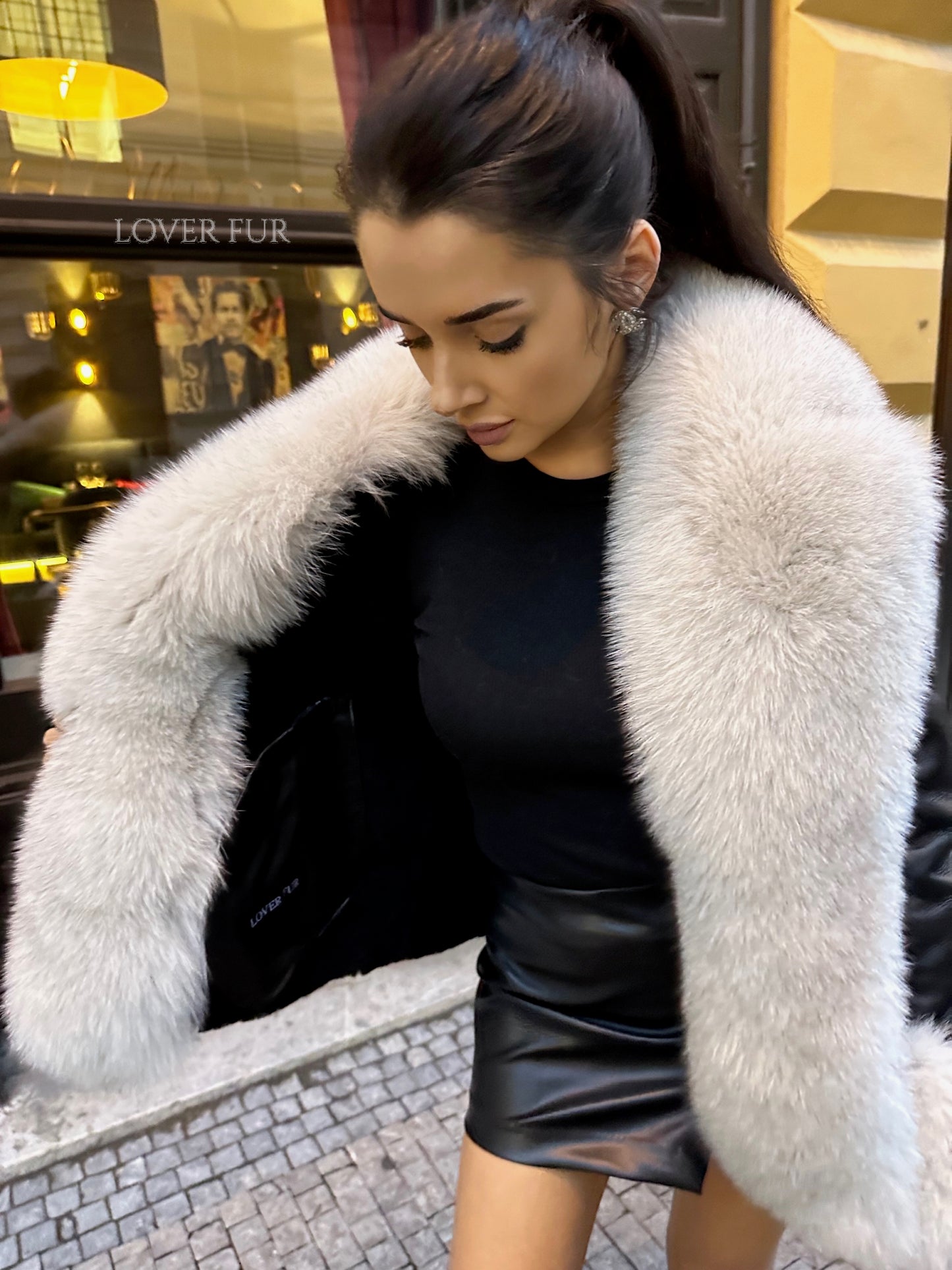 LEATHER JACKET WITH FOX FUR