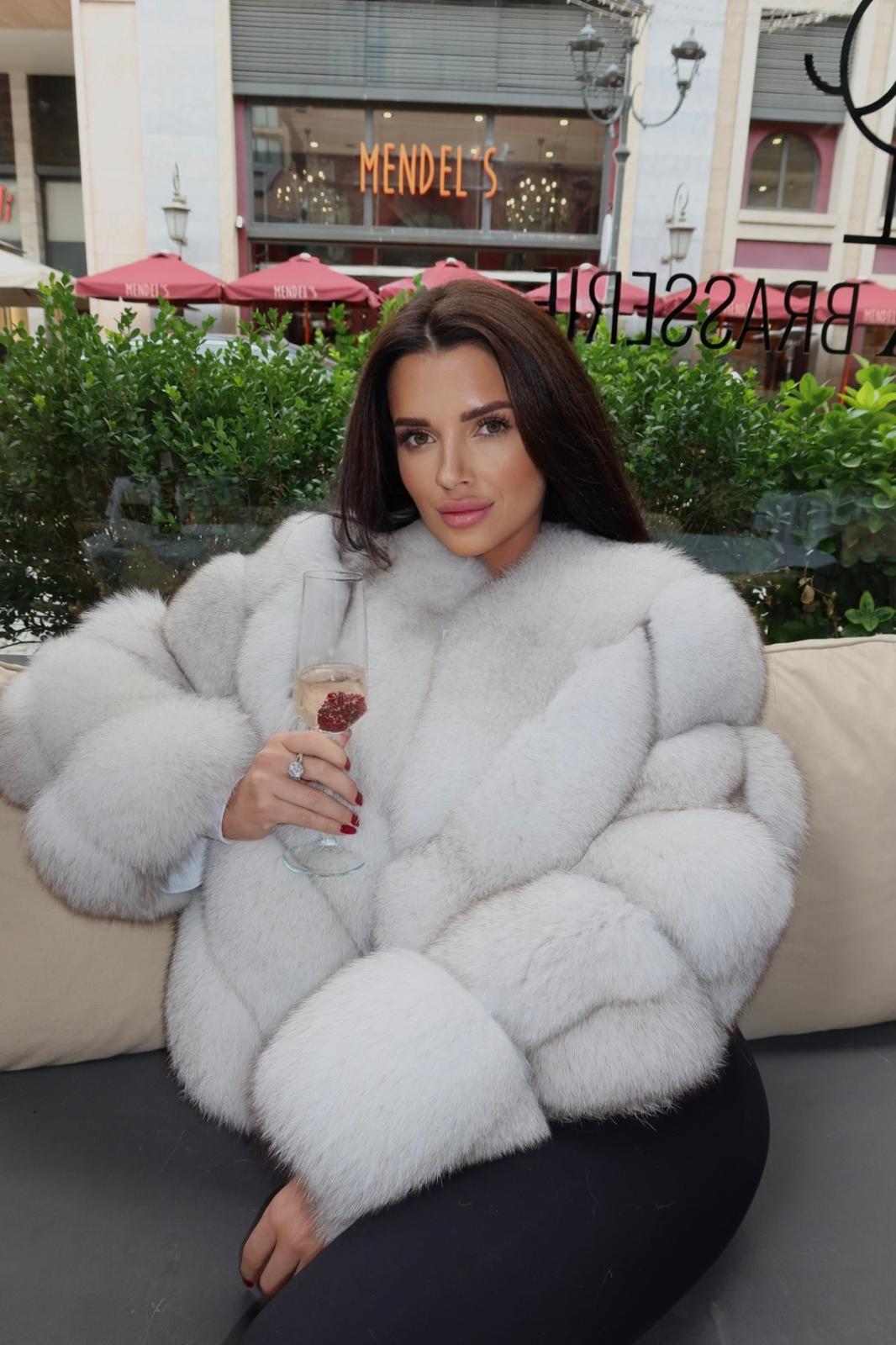 WHITE FOX FUR COAT UTRA LIGHT